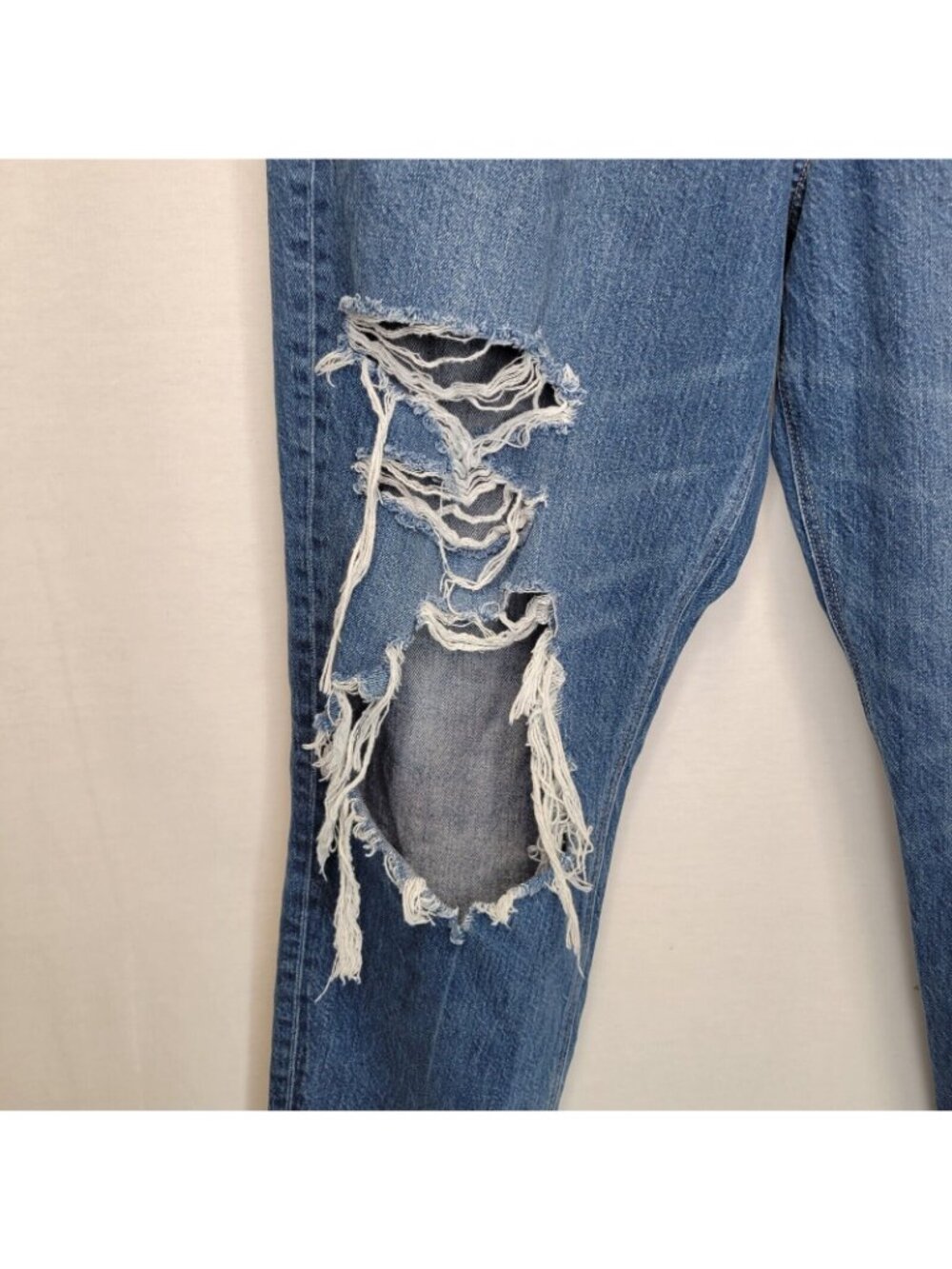 American Eagle Women's Size 16 Jeans Mom Jean Distressed Raw Hem - Picture 7 of 10